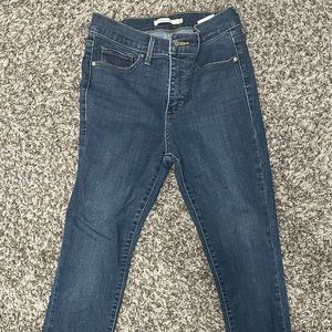 Levi’s 311 Shaping Skinny Size 28